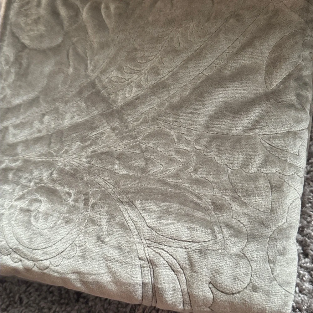 Taupe Quilted Bedspread Set - Neutral Comfort New without bag never been used